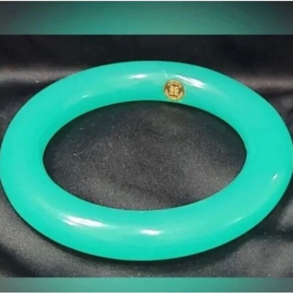 *Givenchy* VTG 1970’s RARE AQUA-GREEN LUCITE BANGLE BRACELET Designer Signed - Picture 1 of 5